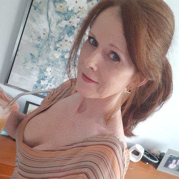 Meet your Posher, Karen - Picture 1 of 1